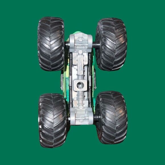 Monster Trucks  Hot Wheels Twin Mill Green & Tiger Shark Monster Truck 1:64 B16 - Picture 4 of 8